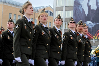 Resize by dragging with the right mouse button.