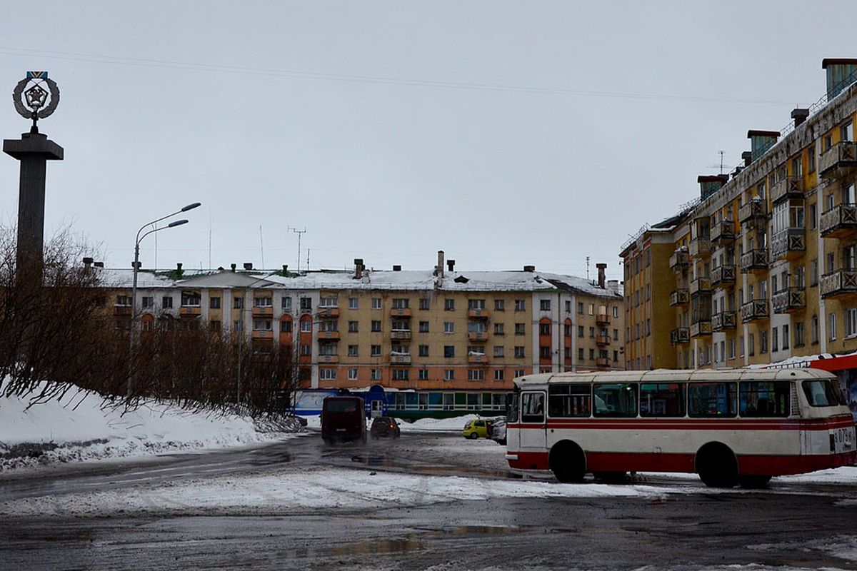 Автобусы воркута. Площадь Юбилейная Воркута. Воркута пл Юбилейная. Воркута улица Ленина площадь Юбилейная. Воркута троллейбус.