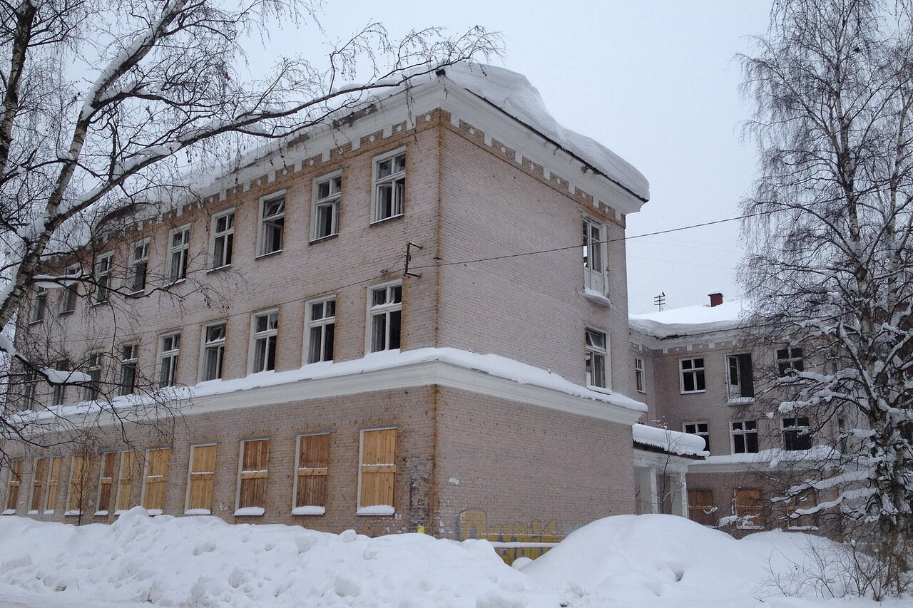 Поликлиника сыктывкар. Сыктывкар улица Бабушкина 21. Сыктывкарская городская больница 1. Поликлиника Сыктывкар Бабушкина. Здание администрации Сыктывкар улица Бабушкина.