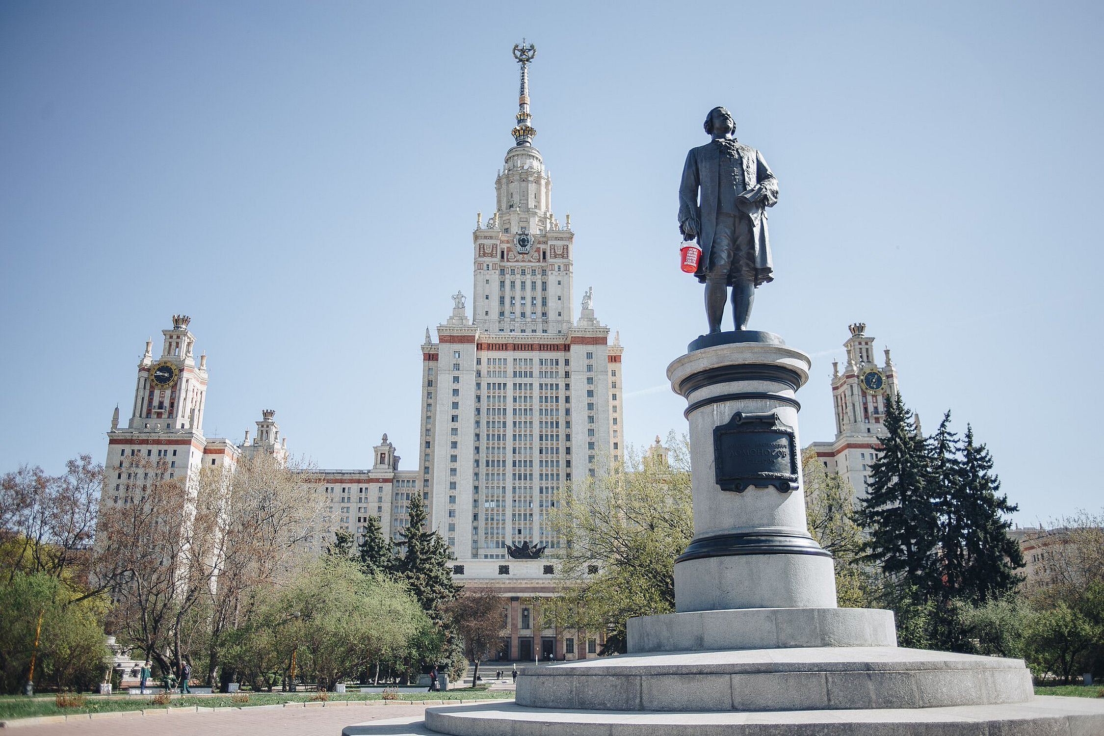 Памятник ломоносову фото