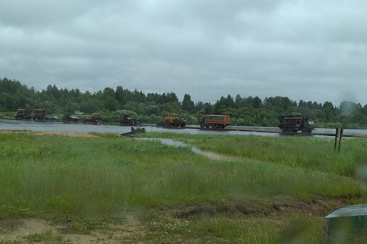 В селе Нившера, где КамАЗ вместе с мостом проплыл по реке, вода продолжает  прибывать — КомиОнлайн