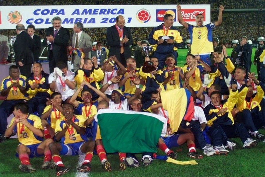 Колумбия кубок америки. Копа Америка 2001. Copa America 2001. Талисман Кубка Америки 2001 года по футболу. Бразилия футбол название команды.